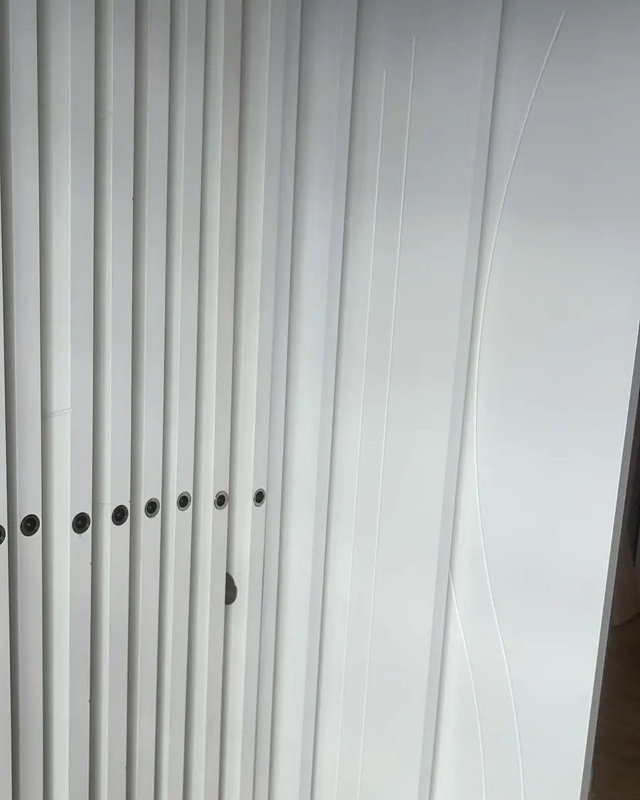 Cantos de puertas lacadas en blanco en la exposición de Fuenlabrada
